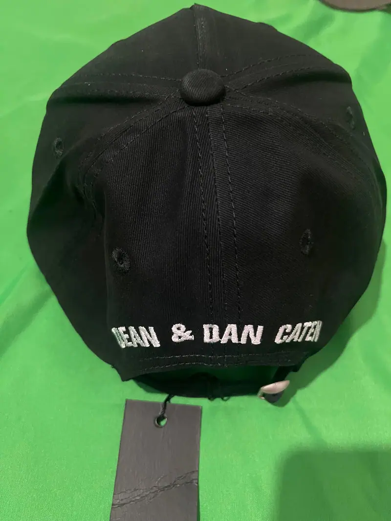 Dsquared2 Cap — Black / White · Bra Cap foto QC real 2