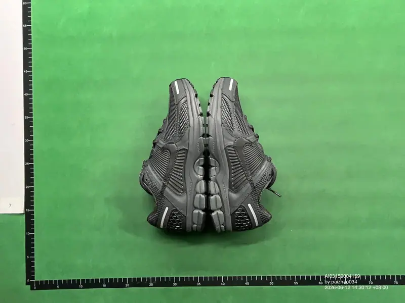Foto de la comunidad Nike Zoom Vomero 5 Black White 7476131508 2