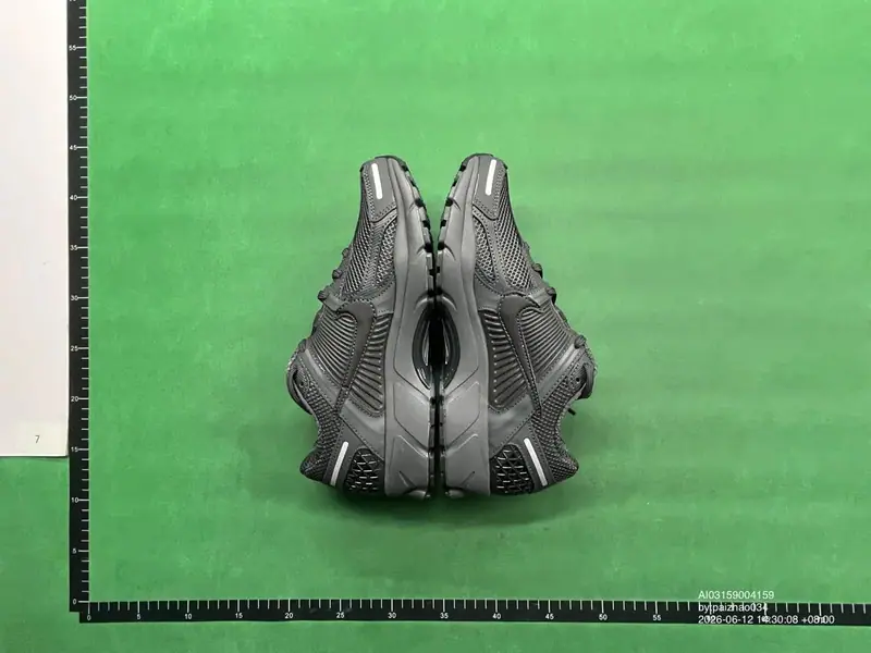 Foto de la comunidad Nike Zoom Vomero 5 Black White 7476131508 3