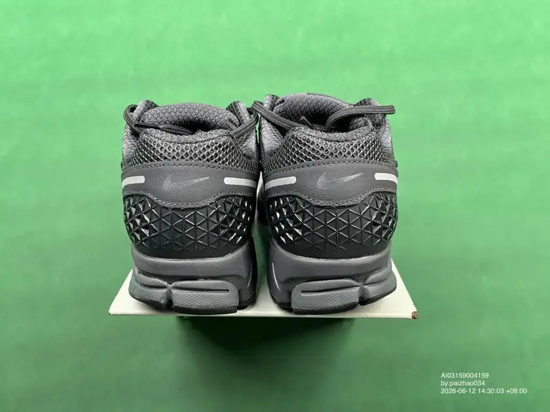 Foto de la comunidad Nike Zoom Vomero 5 Black White 7476131508 5