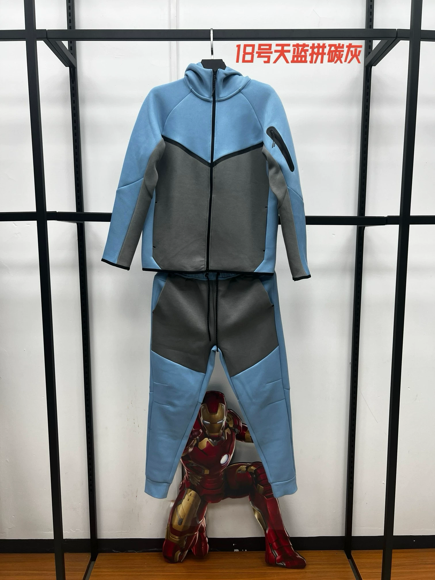 Nike Tech photo 2