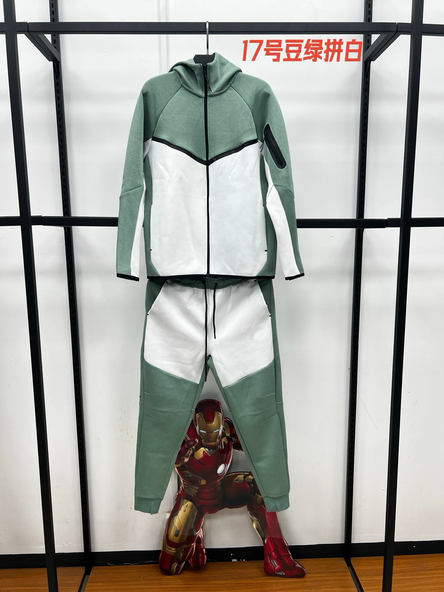 Nike Tech photo 3