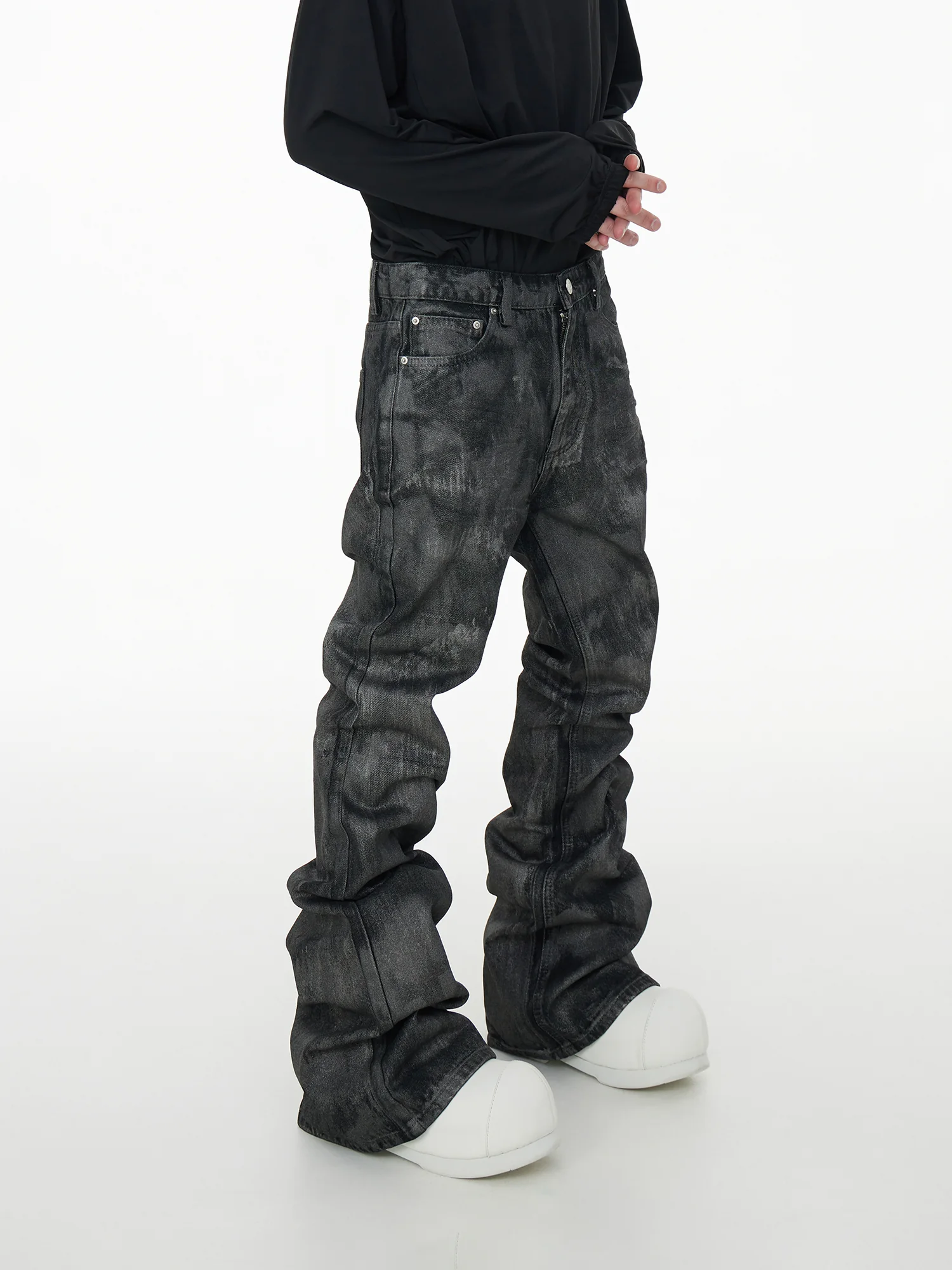 FLARED JEANS photo 2