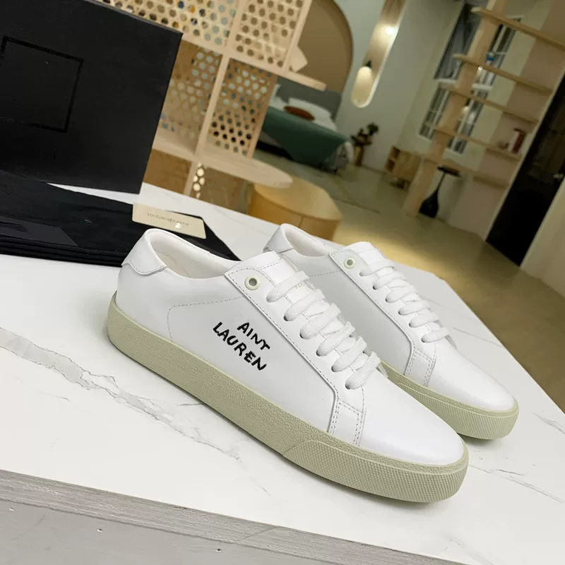 Saint Laurent Court Classics photo 6