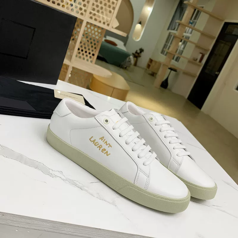 Saint Laurent Court Classics photo 4