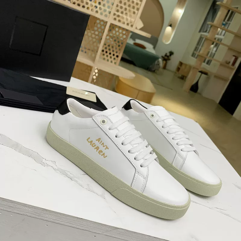 Saint Laurent Court Classics photo 5
