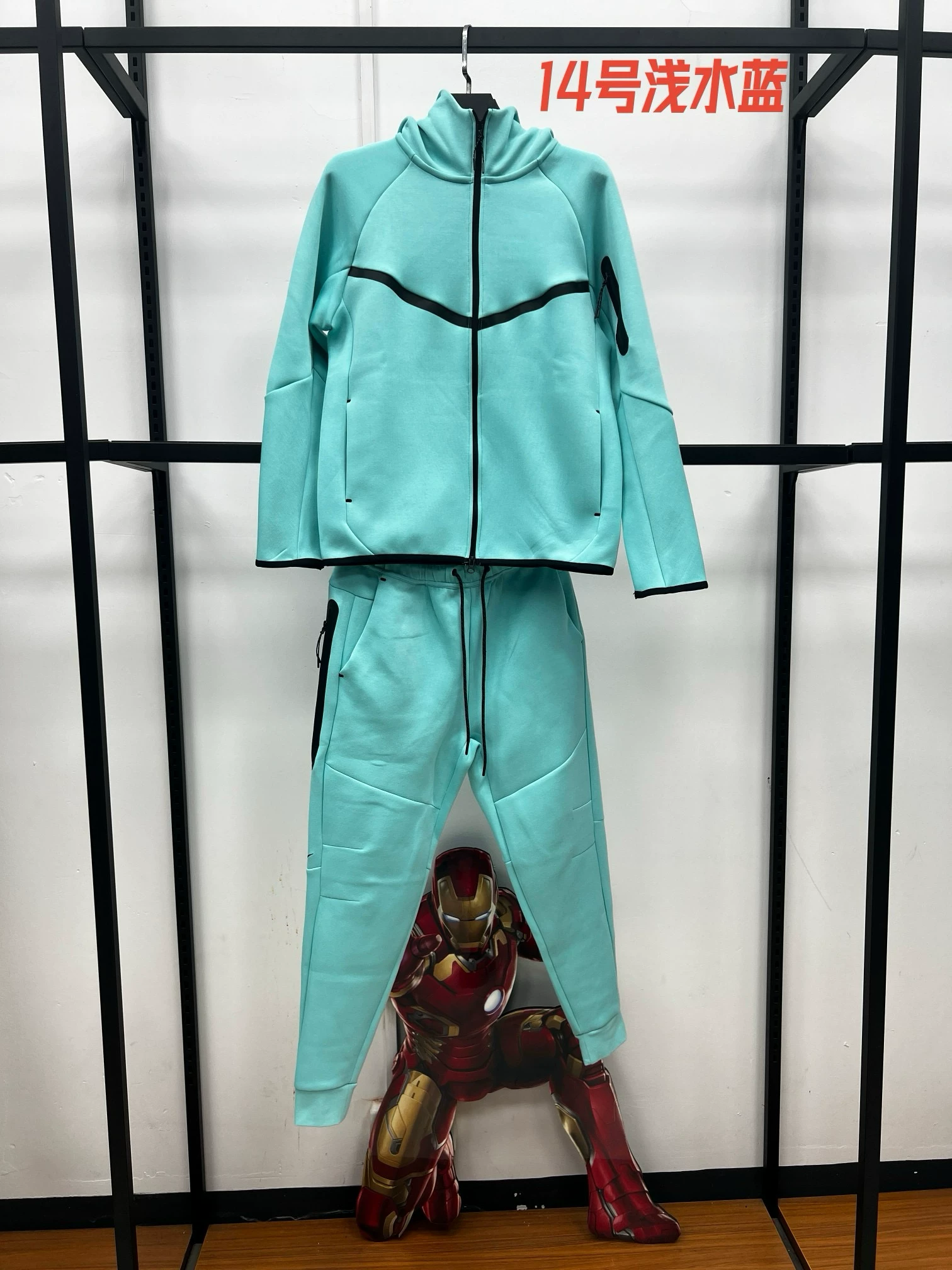 Nike Tech photo 5
