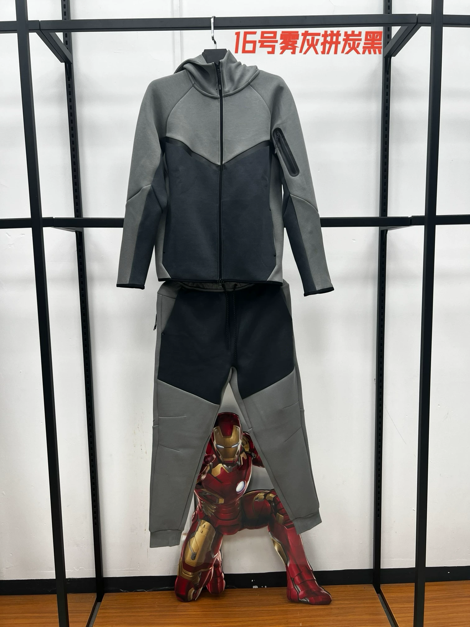 Nike Tech photo 6