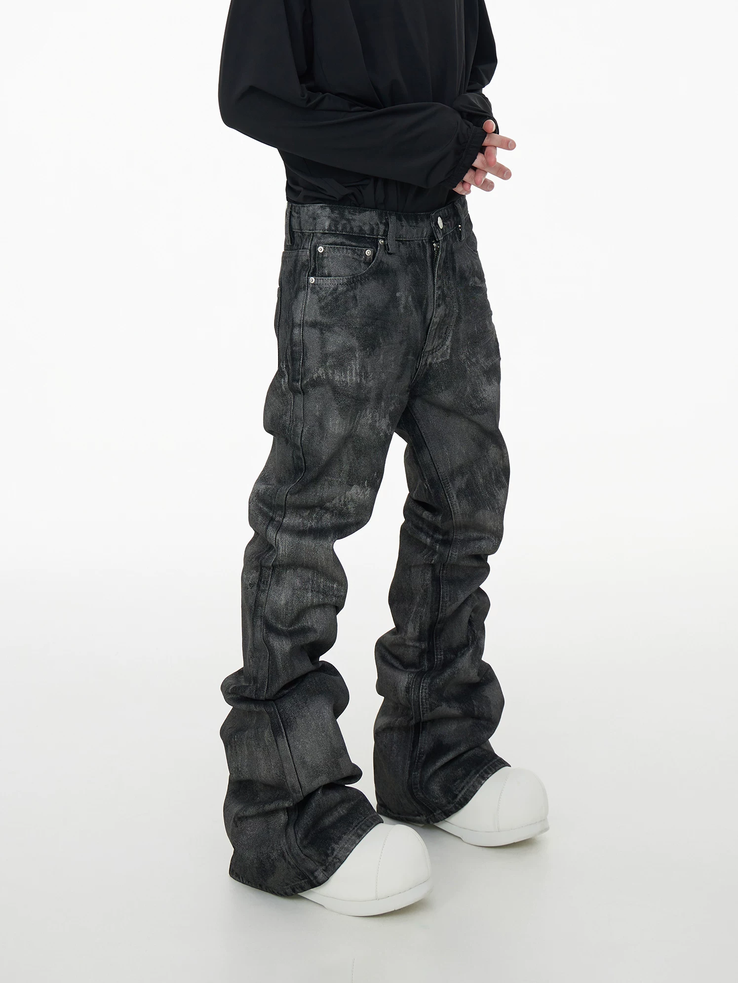 FLARED JEANS photo 1