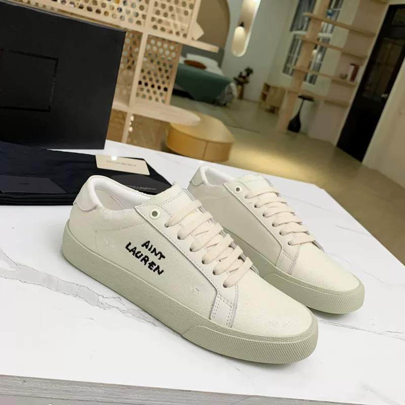 Saint Laurent Court Classics photo 2