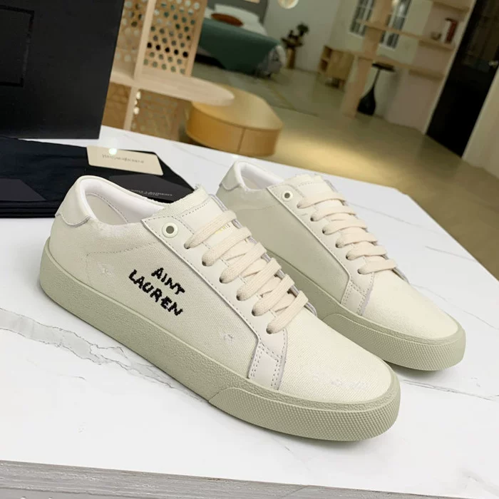 Saint Laurent Court Classics photo 1