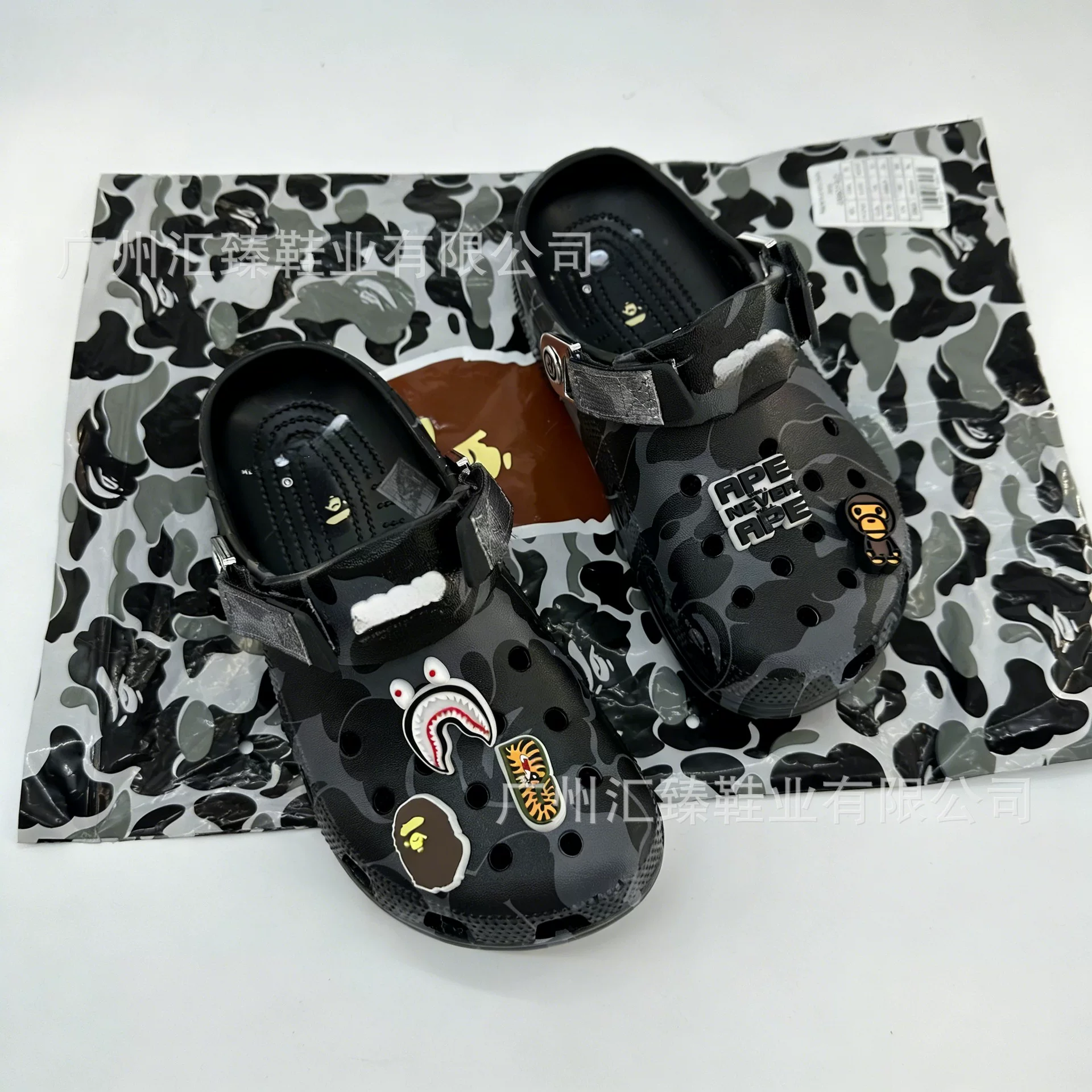 CROCS X BAPESTAS photo 2