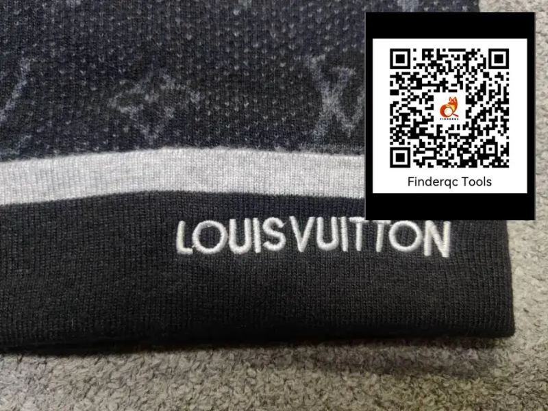 QC [Wool Suit Hat] Classic hat set! Hat ➕ scarf! Warm and super comfy ~ Miss Winter's Age Reduction Artifact ~ You can't do a hat set like this this winter~ It's so warm and stylish! Unisex fit! Can be made for couples! The anti-counterfeiting label holder is complete! Many styles, welcome to choose! 7018602003 1