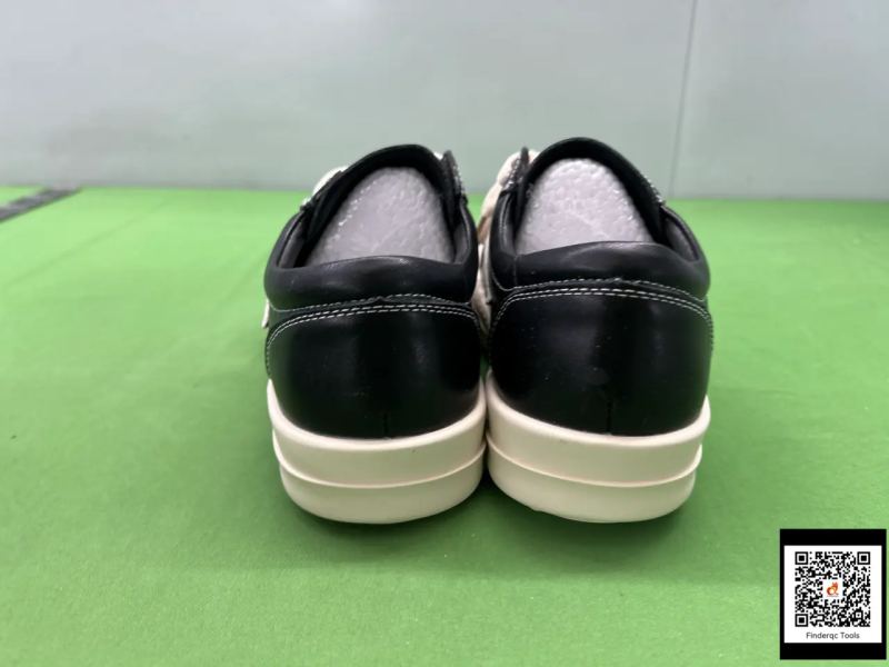 QC Ro 81 Black Leather Suede Low-Top Sneakers 7243636063 7