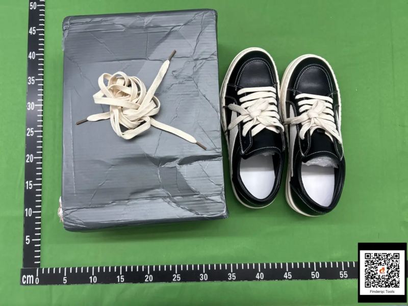QC Ro 81 Black Leather Suede Low-Top Sneakers 7243636063 6