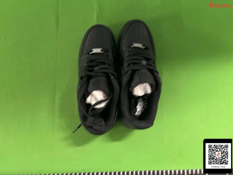 QC White Casual Sneakers 7452943943 1