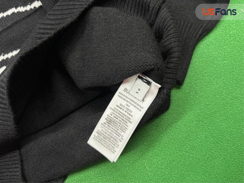QC Burberry Sweater foto 1