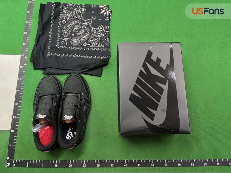 QC Air Jordan 1 Travis Scott foto 1