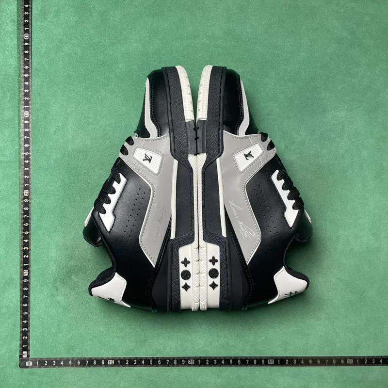 L. VUITTON TRAINER photo 4