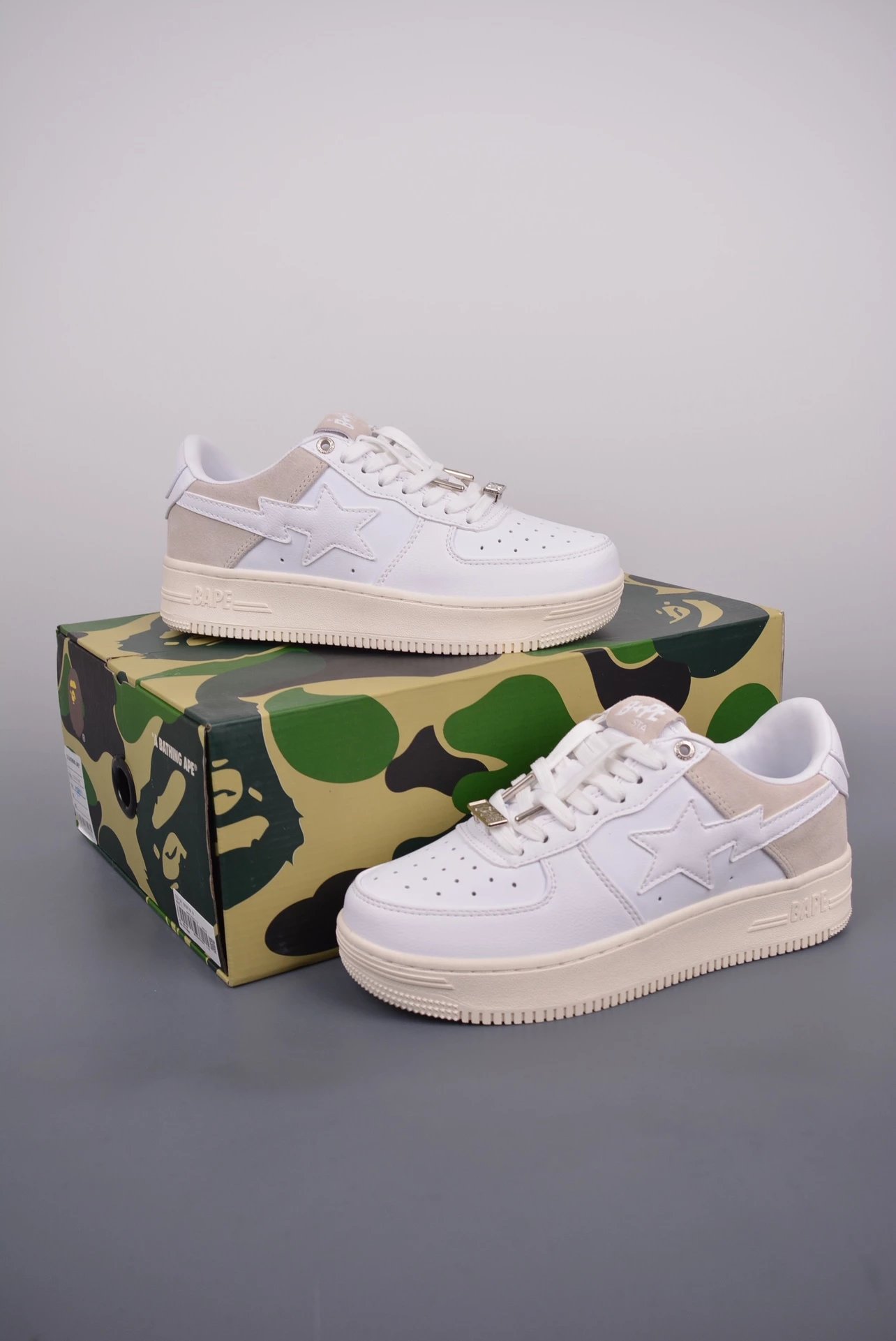 Bapesta low Black and white photo 25