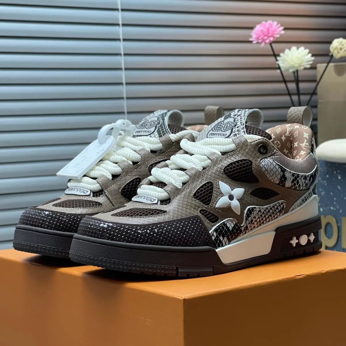 LV SKATE TOP photo 6